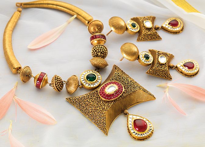 Traditional Gold-Plated Jewelry Set with Colorful Gemstones